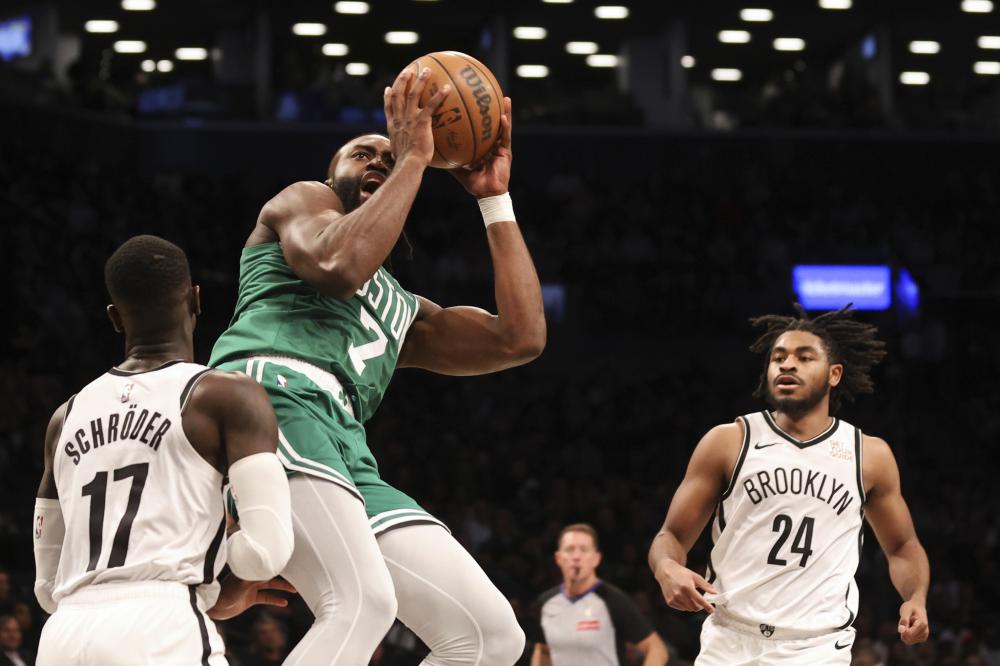 场上肩负着 场上肩负着