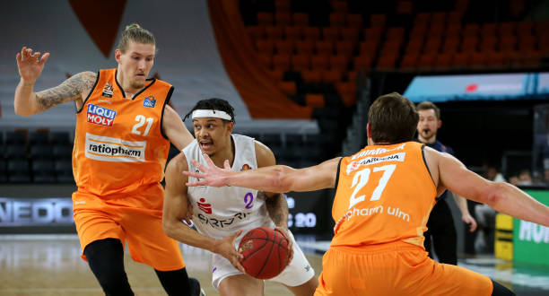 决中展现出 决中展现出